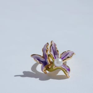 Baroque Pearl Iris Flower Ring – 18K Gold Plated Adjustable Signet, Hand-Painted Glaze, Elegant Statement Jewelry
