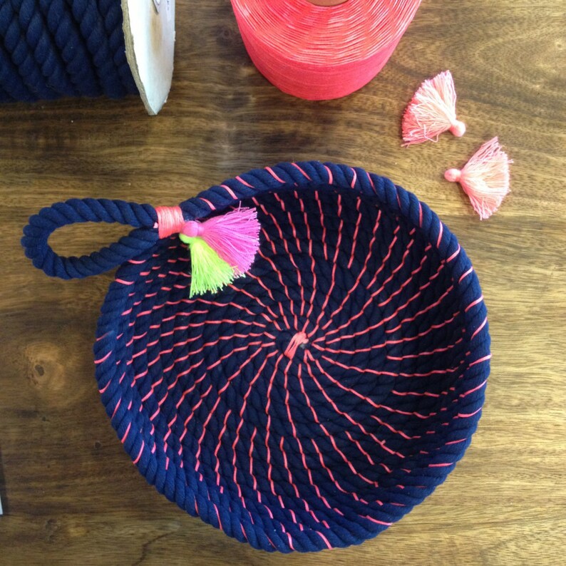 Coil rope bowl tutorial and materials. Woven rope basket image 3