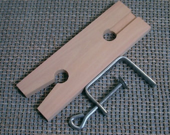 Wood bench pin for sawing metal sheet and wire and work support surface by Romazone