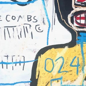 Puede incluir: Obra de arte abstracta que presenta una figura con cabeza negra y torso amarillo. La cara tiene detalles rojos y una boca ancha. Se ven l&iacute;neas azules y el n&uacute;mero "024". Fragmentos de texto incluyen "E COMBS" y "PORTRAIT HEEL".