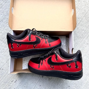 Benutzerdefinierte schwarze und rote Tropfen Turnschuhe | Personalisierte schwarze benutzerdefinierte Tropfschuhe | Handbemalte rote und schwarze Sneakers