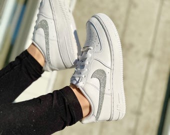 Baskets scintillantes personnalisées | Chaussures de mariage scintillantes | virgule Nike Bling | Baskets personnalisées avec strass