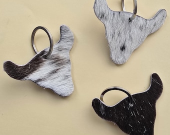 2 llaveros de cabeza de vaca de piel de vaca – Piel de pelo auténtico – Regalo del oeste hecho a mano – Accesorio rústico de animal de granja – Llavero para amantes del ganado