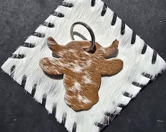 Llavero de piel de vaca de 2 piezas hecho a mano – Llavero con cabeza de vaca con pelo auténtico – Regalo de estilo rústico del oeste para hombres y mujeres