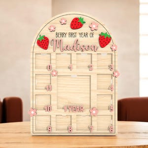 Marco de fotos de bebé con fresas para su primer año / Tablero de hitos mensuales con bayas / Recuerdo de fotos de 12 meses / Regalo personalizado para niña