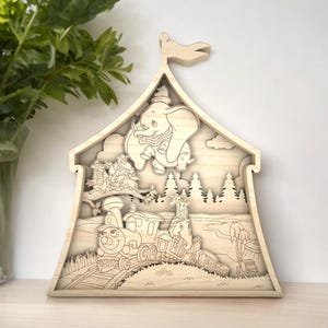 Mehrschichtige hölzerne Karikatur-Kunst, 3D-Zeichentrickfigur-Dekoration, Laser-Schnitt-Zirkus-Abenteuer-Holzkunst für Kinderzimmer, einzigartige Geschenkidee