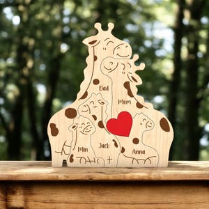 Personalized Giraffe Family Sign, MDF Wooden Safari Decor, Custom Name Family Gift Dad or Mom, Giraffe Wood Decor with Names & Heart