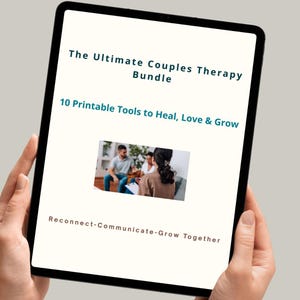 Puede incluir: Una tableta muestra "The Ultimate Couples Therapy Bundle" con el texto "10 Printable Tools to Heal, Love & Grow." Una pequeña imagen muestra a una pareja en terapia. También se ve el texto "Reconnect-Communicate-Grow Together".