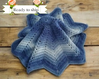Couverture pour bébé au crochet, couverture pour bébé bleue, couverture pour bébé garçon, bébé non sexiste, couverture faite main, bébé bleu afghan, bébé garçon afghan