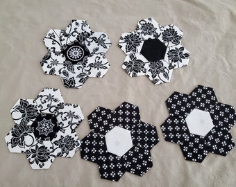 Set of 5 Black and White Thread Basted EPP Flowers, Hexie Flowers, 35 Basted Hexies, Cotton Hexagons, Grandmothers Flower Garden Quilt, EPP