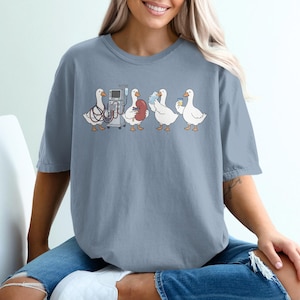 Funny Goose Shirt, Cute Animal Graphic Tee, Quirky Duck Design, Unique Bird Lover Gift, Casual Unisex T-Shirt, Cute Animal Apparel