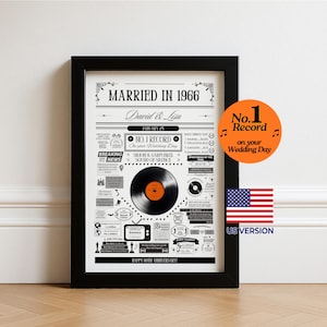 Puede incluir: Impresi&oacute;n enmarcada en negro que conmemora un aniversario de bodas. El dise&ntilde;o en blanco y negro incluye el texto "MARRIED IN 1966" y "David & Lisa". Se presenta un gr&aacute;fico de disco de vinilo, junto con el texto "No. 1 Record on your Wedding Day".
