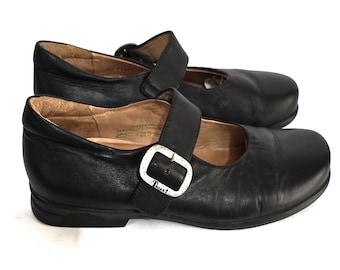 Vintage black genuine leather Mary Janes buckle size EU 38,5 /  UK 6.5 / US 8.5 , gothic rounded toe shoes, 70s style ,