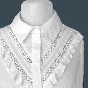 Vintage blouse met ruches, witte kanten blouse, blouse in victoriaanse stijl, elegante cottagecore-top M-L, blouse met knoopsluiting op de achterkant