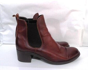 Vintage Brown Chelsea Leather ankle boots Size 40 EU/UK 6.5 /US 9, block low heel ankle boots, almond toe chunky heels,