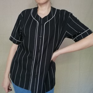 Vintage 80s black white stripe button down top  , short sleeve shirt M-L