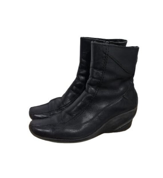 Vintage size 40 EU / UK 6.5 /US 9  Black Leather Boots , Platform Ankle Zip Up  Wedge Heel Boots ,Felt Lining Boots()