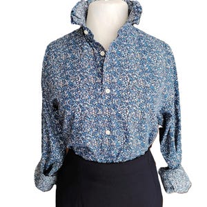 Vintage ruffle collar blouse, gray/purple striped button down blouse , Simple office outfit 80s style ,victorian collar top M-L blue/white floral