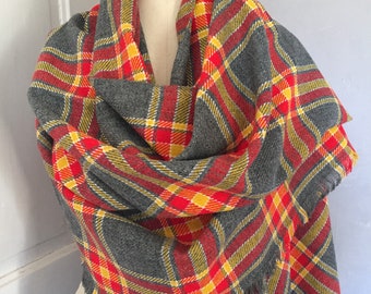 Cachecol/Manta Vintage em Tecido Xadrez Cinza, Vermelho, Amarelo e Branco para Outono/Inverno - Aconchegante