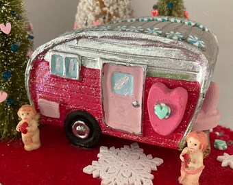 Miniature Vignette Rainbows End Campground 338 Heart’s Delight Court Camper Valentine’s Day Love Flower Garden