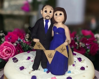 Personalized Wedding Figures, ANNIVERSARY gift,  BRIDE And GROOM Figurine Cake Toppers, Couples Gift - Polymer Clay wedding cake topper