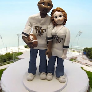 Adorno para tarta de bodas personalizado con diseño de aficionados al fútbol, de Lynnslittlecreations SOLO DEPÓSITO