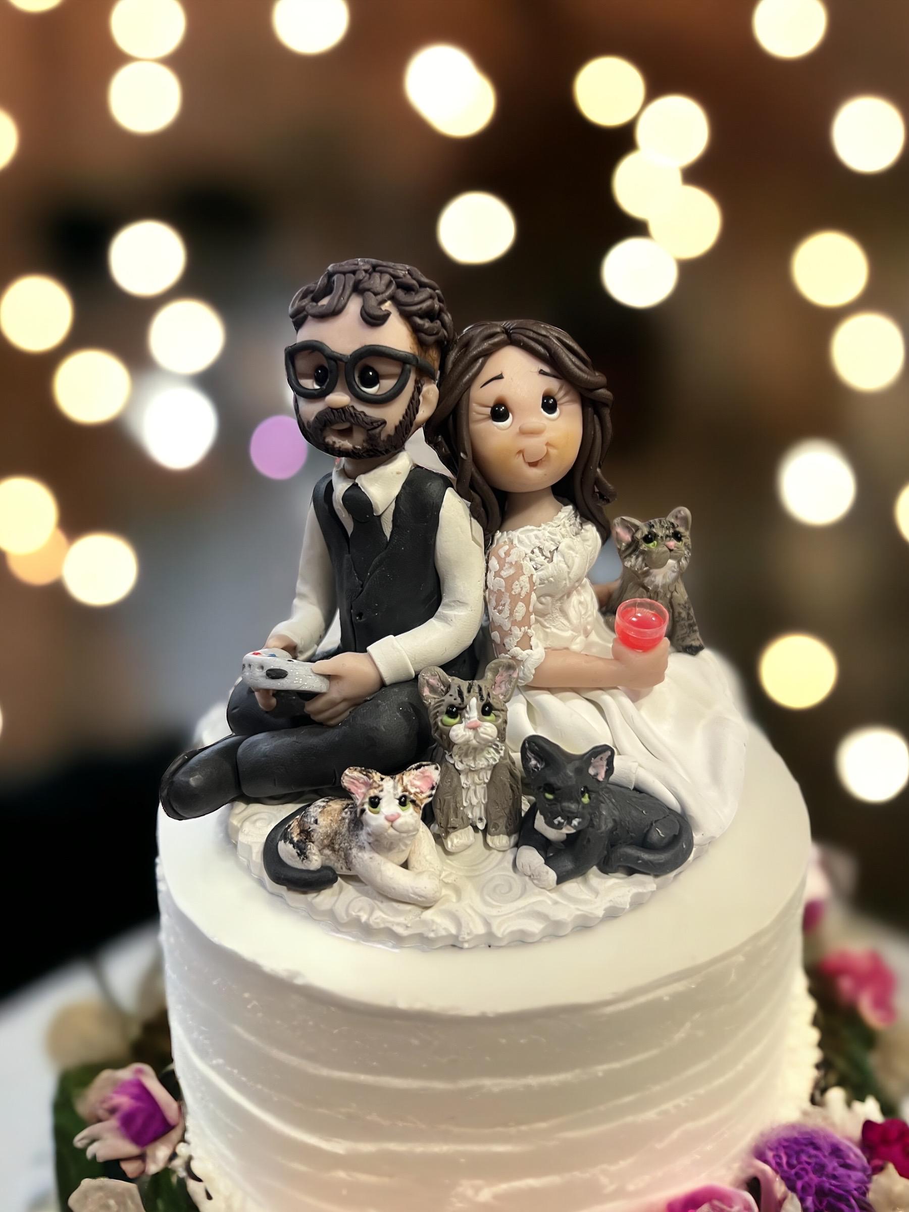 Bride & Groom Gamers With Cats Customized Wedding Cake Topper - Etsy