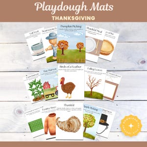 Op de afbeelding: Een verzameling Thanksgiving-thema kleimatten. De matten bevatten aquarel illustraties van herfsttaferelen, waaronder pompoenen, vogelverschrikkers, kalkoenen en herfstbladeren. De tekst "Playdough Mats" en "Thanksgiving" staat bovenaan.