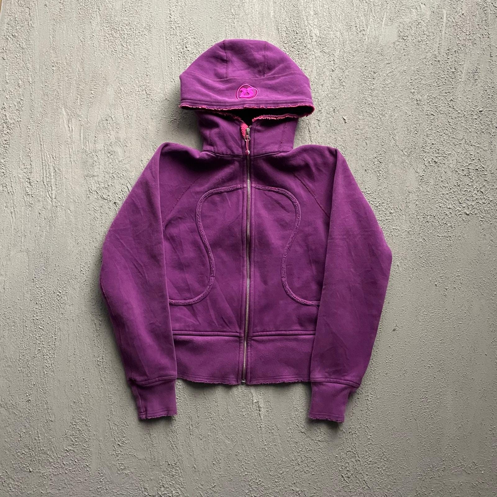 Lululemon logo - Etsy 日本