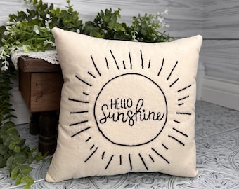 Almohada bordada Hello Sunshine, estilo rústico, moderno y neutro. Decoración del hogar.
