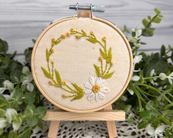 Spring Daisy Mini Embroidered Hoop, Tiered Tray Decor, Spring Decor