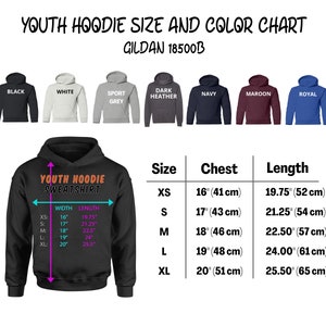 K&ouml;nnte beinhalten: Gr&ouml;&szlig;entabelle f&uuml;r Jugend-Hoodies mit Ma&szlig;en in Zoll und Zentimetern. Die Tabelle zeigt die Brust- und L&auml;ngenma&szlig;e f&uuml;r die Gr&ouml;&szlig;en XS, S, M, L und XL. Die Tabelle zeigt auch die Breiten- und L&auml;ngenma&szlig;e f&uuml;r jede Gr&ouml;&szlig;e. Der Hoodie ist in 10 Farben erh&auml;ltlich: Schwarz, Wei&szlig;, Sportgrau, Dunkelgrau, Marineblau, Rotbraun, Royalblau, Rot, Gr&uuml;n und Lila.
