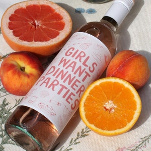 Déco de dîner personnalisée Étiquettes de bouteille de vin personnalisées Dîner d'anniversaire Déco de fête adulte pour hébergement en plein air Panier cadeau vin Anniversaire adulte Cadeau fille