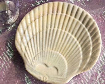 Iridescent vintage 90’s seashell plate