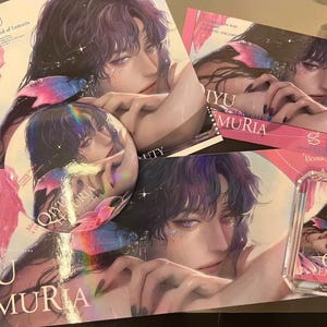QIYU LEMURIA Love and Deepspace Gift Kit, Themed Geschenkpaket, Geschenkbox für Fans, Schlüsselanhänger, Polaroid, Postkarte, Überraschungsset