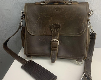 Saddleback Leather Crossbody Briefcase Brown Chestnut with Shoulder Strap