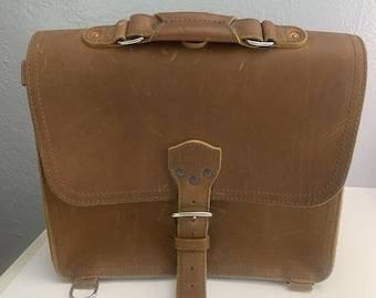 Saddleback Leather Crossbody Briefcase Chestnut with Shoulder Strap