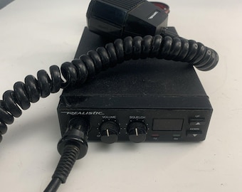 Realistic TRC-477 CB Radio with Microphone (Model 21-1517) – Used Condition