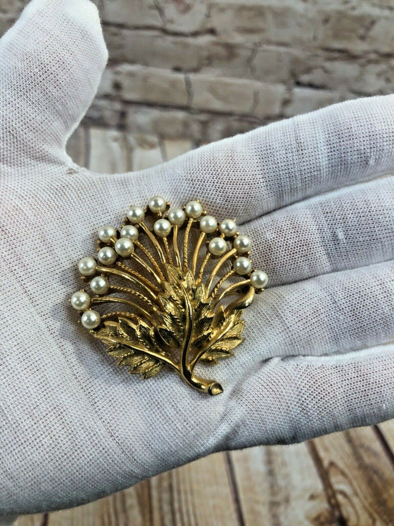 vtg signed LISTNER faux pearl gold tone spray pin brooch
