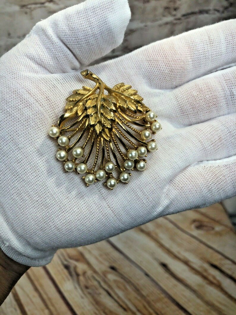 vtg signed LISTNER faux pearl gold tone spray pin brooch