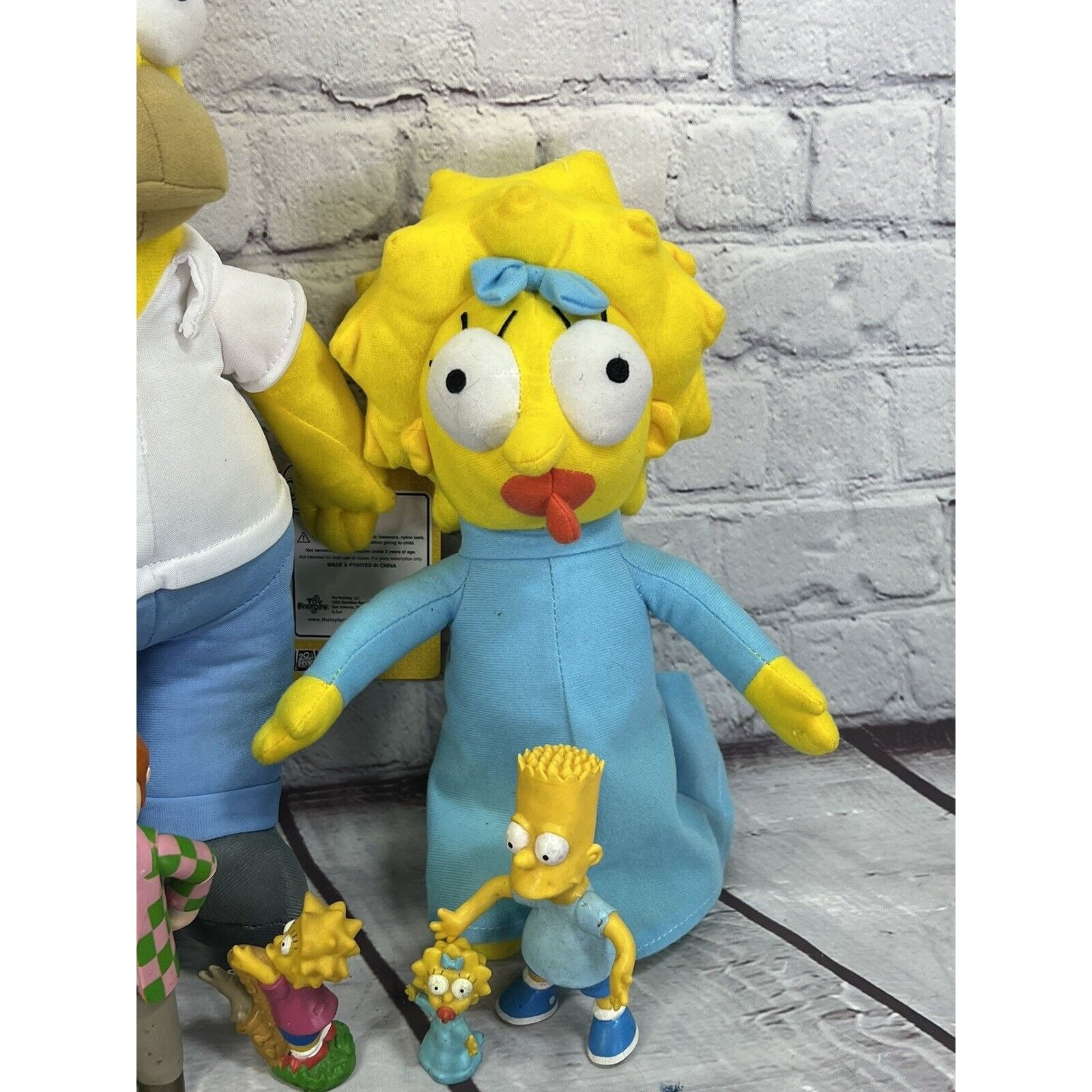 シンプソンズ　ぬいぐるみ Amazon.co.jp: ディズニー シンプソンズ バート ぬいぐるみ 柔らかい