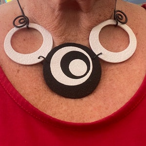 Black & White discs necklace immagine 1