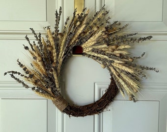 Handgemaakte gedroogde bloemenkrans – klaproos, tarwe, lavendel – 30 cm