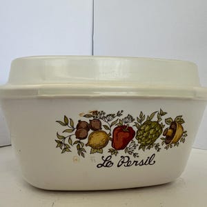 Vintage CorningWare Le Persil 700ml Casserole Dish w Lid, Spice of Life Pattern, Small Covered Baking Dish, Retro Kitchen Decor