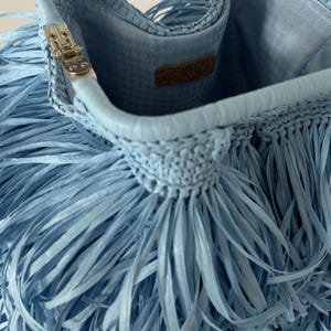 スカイブルーのラフィアフリンジバッグ、特大サイズの織りハンドバッグ、存在感のあるラフィアバッグ、リゾートバケーション用財布、高級フリンジハンドバッグ、ハネムーンギフト 画像 17