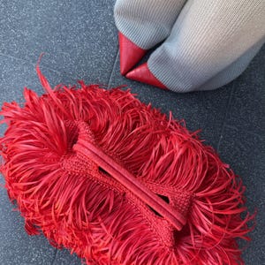 Röd raffiaväska med fransar, boho raffiaaxel- och strandkuvertväska, hantverksmässig festivalväska, present till henne
