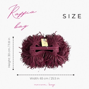 May include: A deep burgundy raffia bag with a textured, fringed exterior and a structured top opening. The bag features a tag and measures 11.8 inches in height and 25.5 inches in width. Text on the image includes Raffia bag, SIZE, and remnova bags.