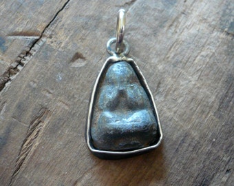 Sitting Buddha Sandstone Triangle Amulet Focal Pendant - 17mm, 1 pendant