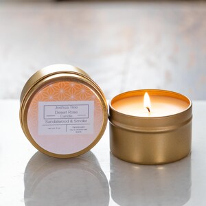 Sandalwood and Smoke Candle de Joshua Tree Desert Rose en lata de viaje de 6 oz