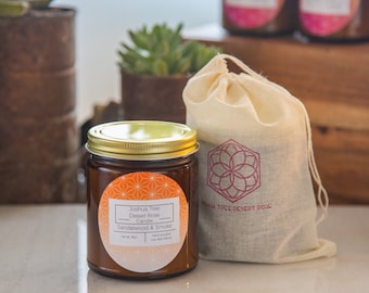 Sandelholz- und Rauchkerze von Joshua Tree Desert Rose mit Desert Rose & Quartz Crystals Container Candle, 8oz Intentions Candle